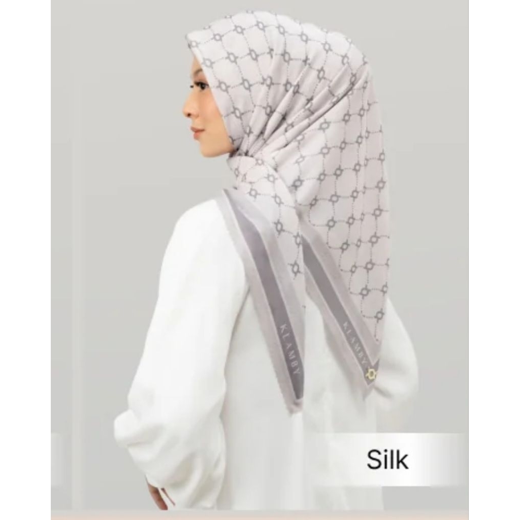 Monogram Mono Chain 2.0 Wearing Klamby