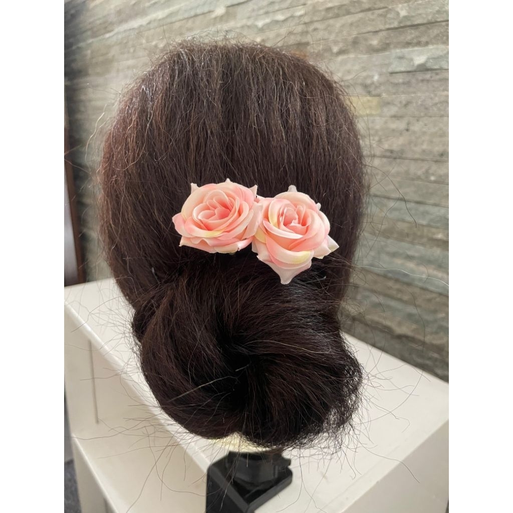 Bunga mawar semanggi kertas