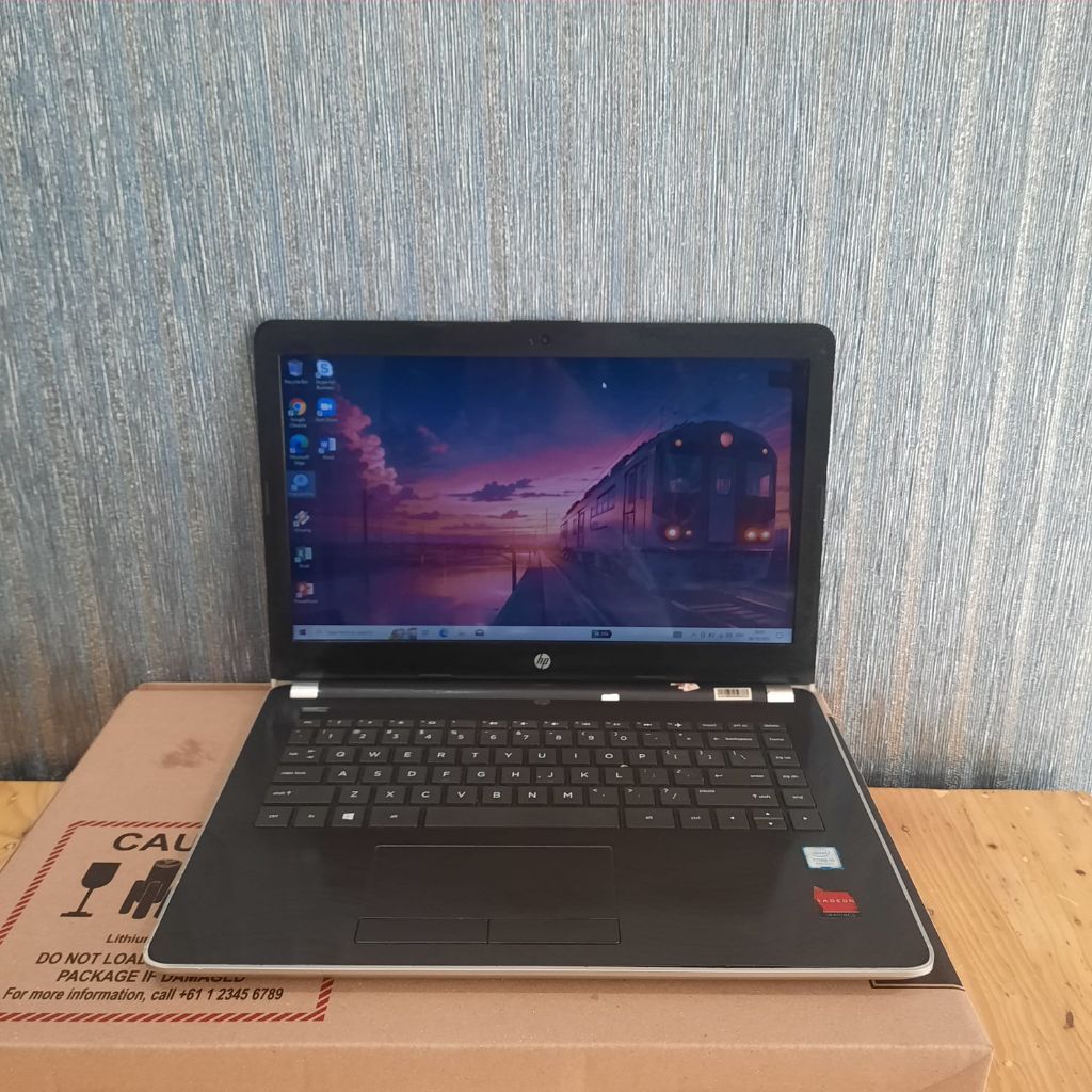 Laptop HP 14-bs011TX, Core i5-7200U, Gen 7th, ###DoubleVga, HD Graphics 620, Amd Radeon TM R5 M330 2