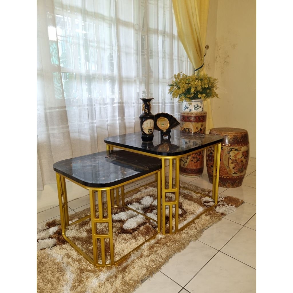 Meja Besi Persegi Ruang Tamu Minimalis