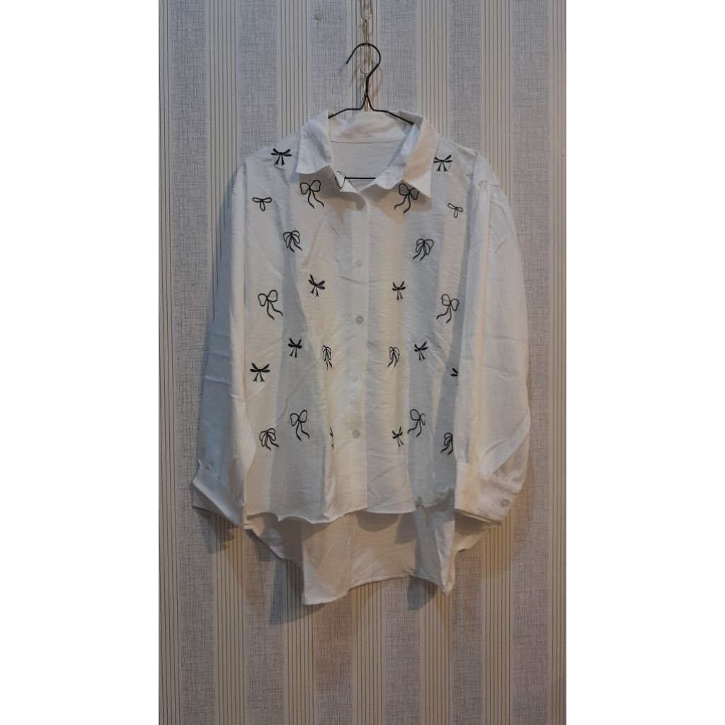 pakaian wanita/kemeja/blouse putih motif pita
