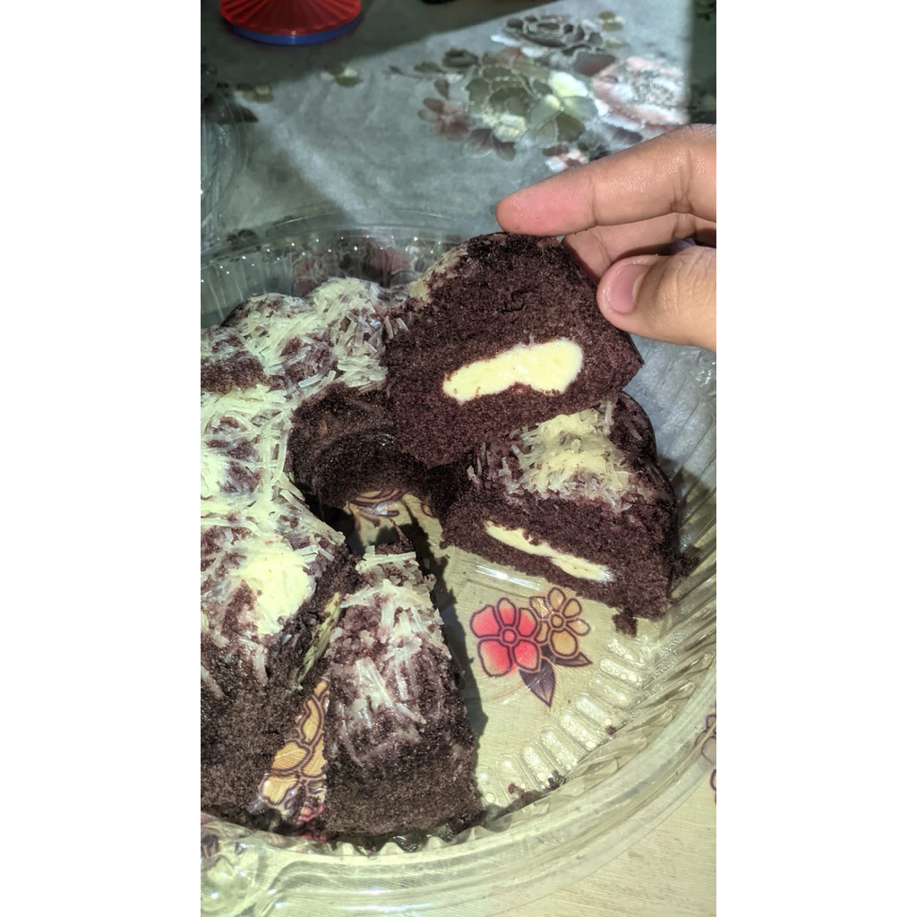 

Bolu ketan hitam keju lumer