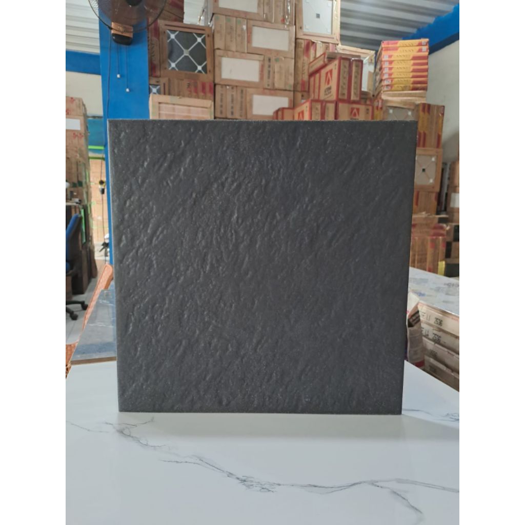 Keramik carport Kasar Hitam 40x40 rocky black (CHAT ADMIN/BACA DESKRIPSI SEBELUM MEMBELI)