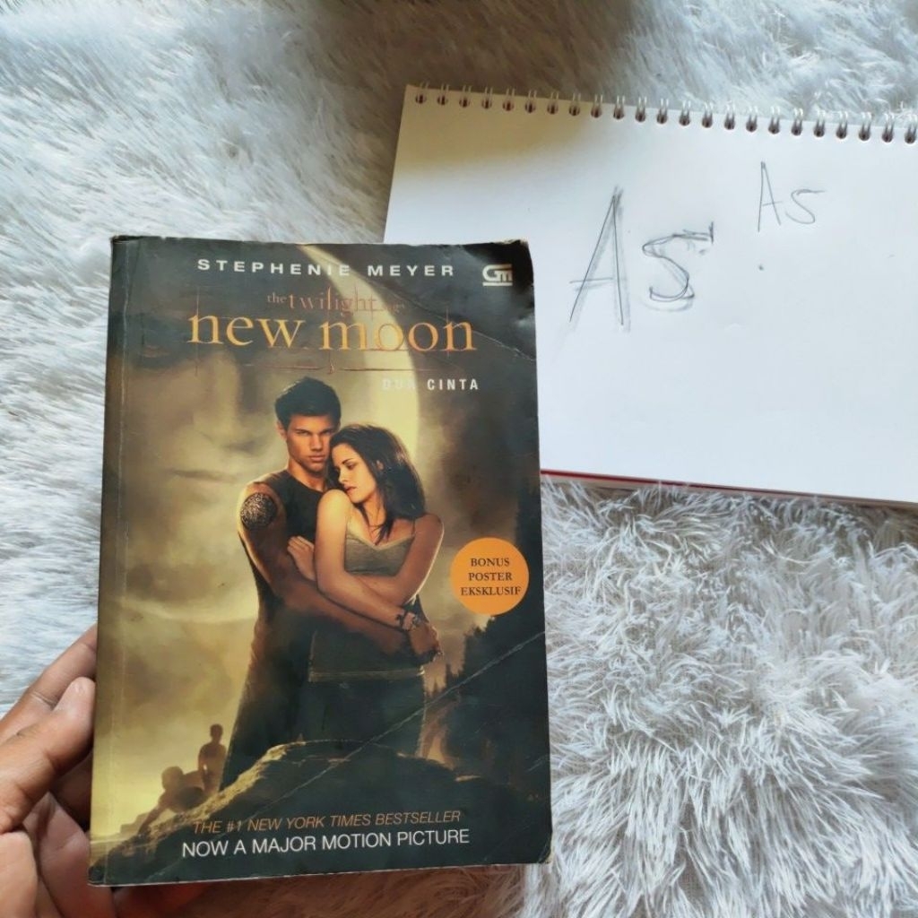 the twilight saga NEW MOON dua cinta - STEPHENIE MEYER original