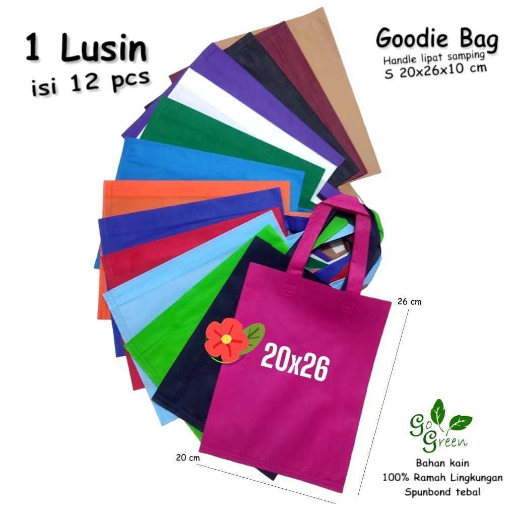 

Tas Kain Spunbond / Tas HLS 20x25 65gsm / Handle Lipat Samping Goodiebag Polos / Harga Lusinan