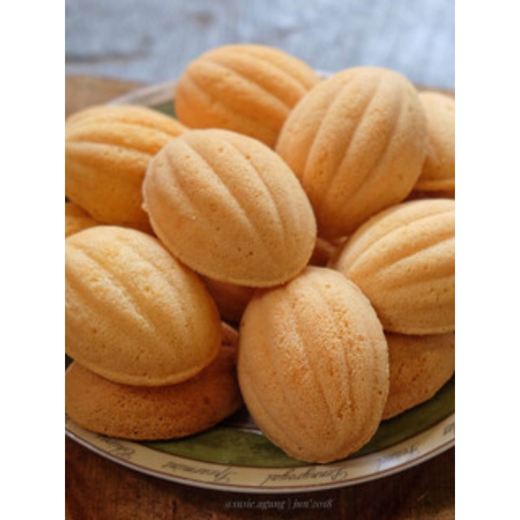 

BOLU KIJING – Manisnya Tradisi, Lembutnya Bikin Nagih