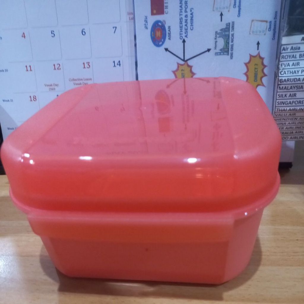 small signature tupperware