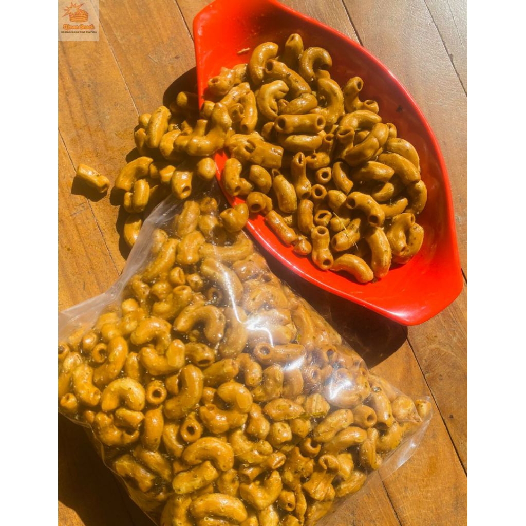 

Makanan Ringan Makaroni Bantet Extra Daun Jeruk Rasa Original 250gr