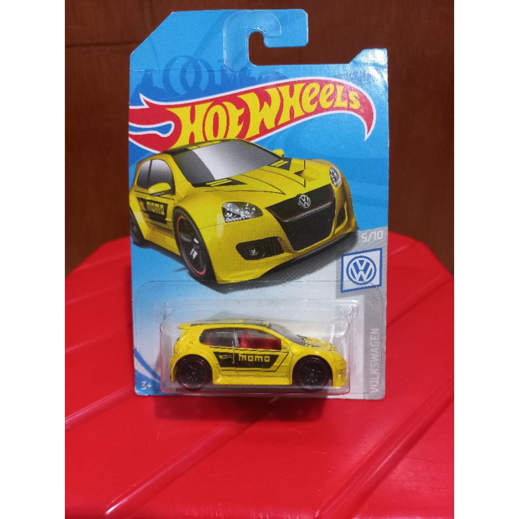 HOTWHEELS VOLKSWAGEN VW GOLF GTI YELLOW MOMO