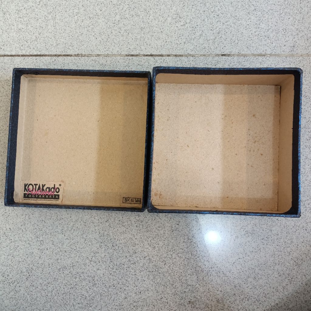 

Box kotak kado souvenir kecil bahan hardbox duplex 12x12x5cm preloved