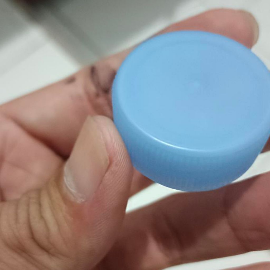 Tutup botol mineral bekas