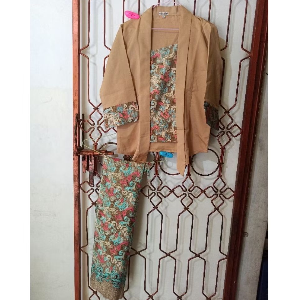 Set Kutu Baru/Kebaya Batik