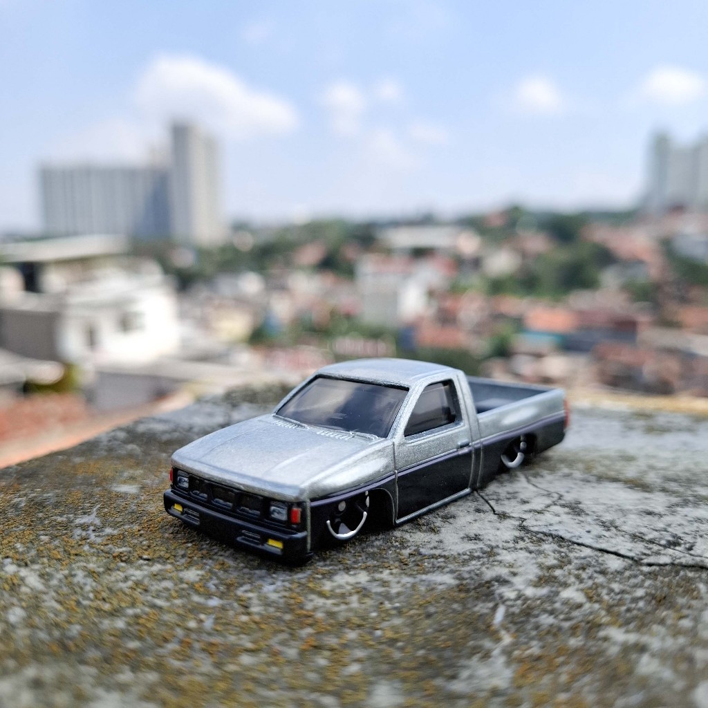 Hot Wheels Custom 1993 Nissan Hardbody