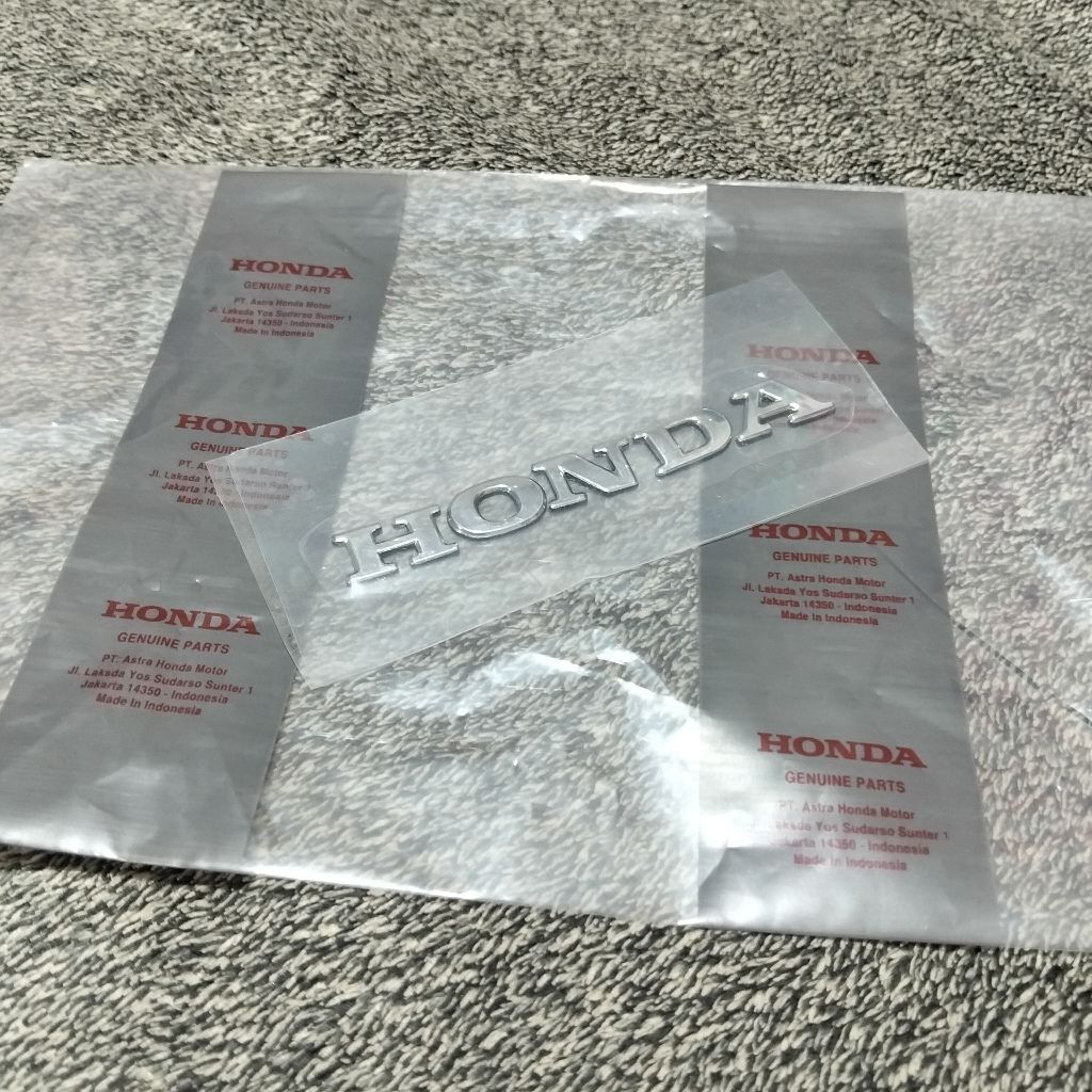 Emblem Timbul Logo Tulisan HONDA Vario 125-150 Original