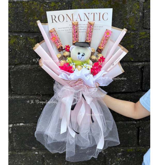 

[BISA KIRIM HARI INI] BU070 / 16 pcs ferrero + chunky bar bouquet / buket wisuda / buket medan