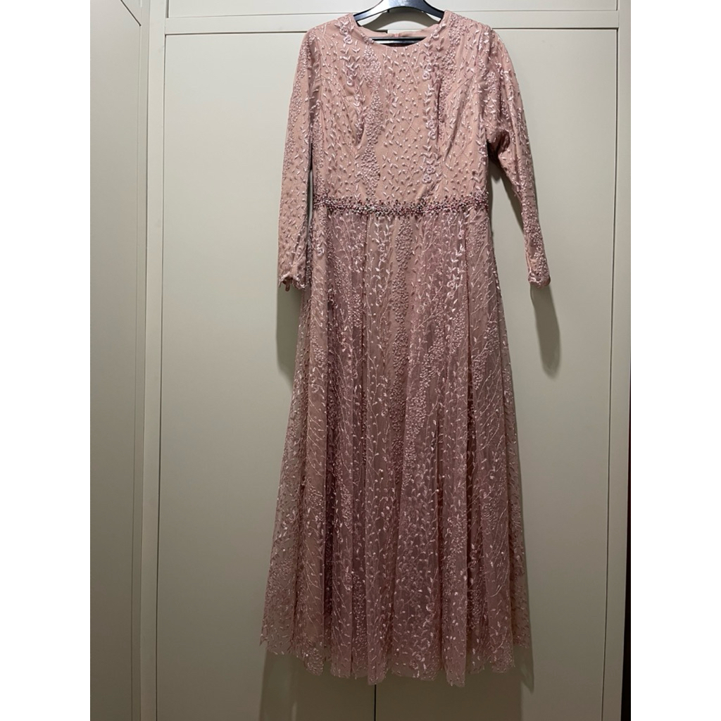 Gaun Pesta Pink Muda Elegan – Preloved Dress Adem dan Mewah untuk Kondangan / Wisuda