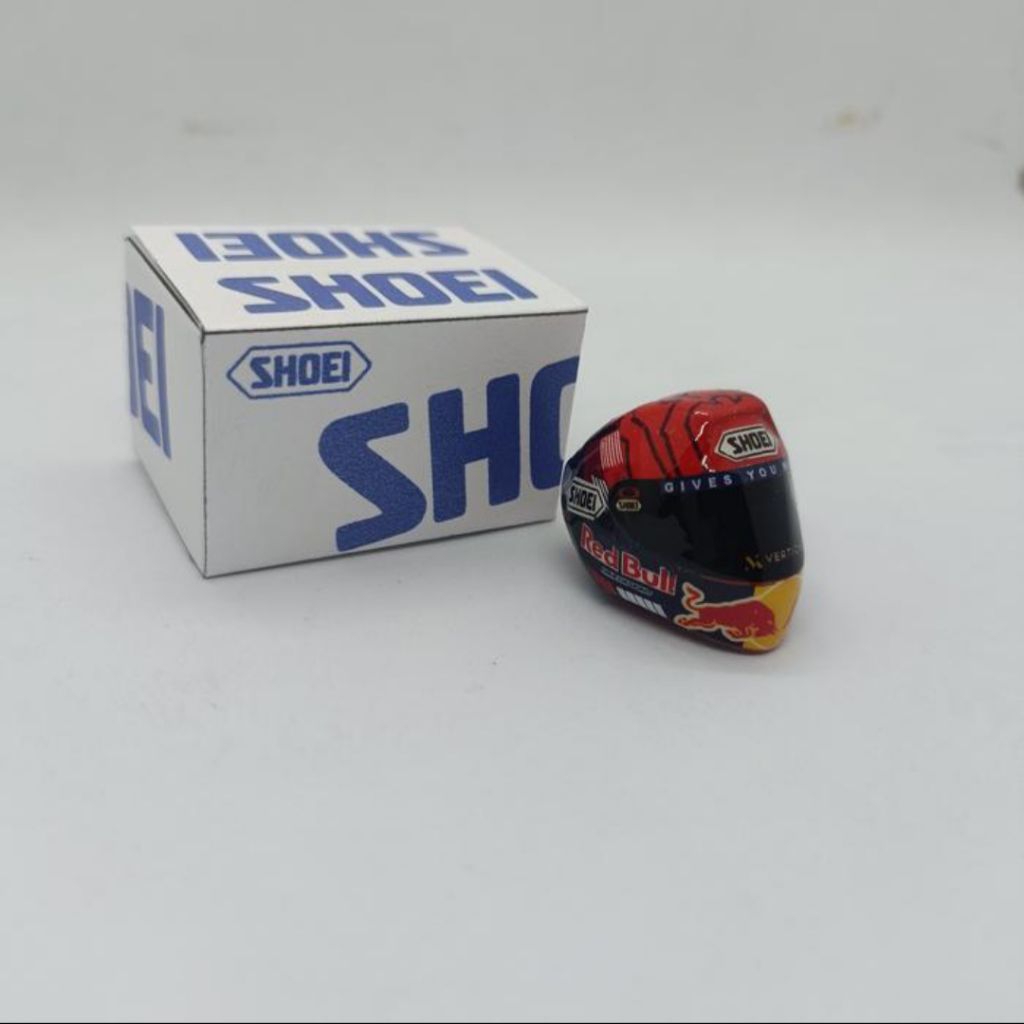 miniatur helm motogp marc marquez 2024 skala 1:12