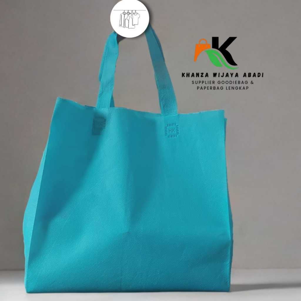 

Tas Kain Spunbond / Tas HLS BOX 25 / Tas Kotak Nasi Acara Hajatan Tas Besek Tas Goodiebag Totebag Polos / Harga Lusinan