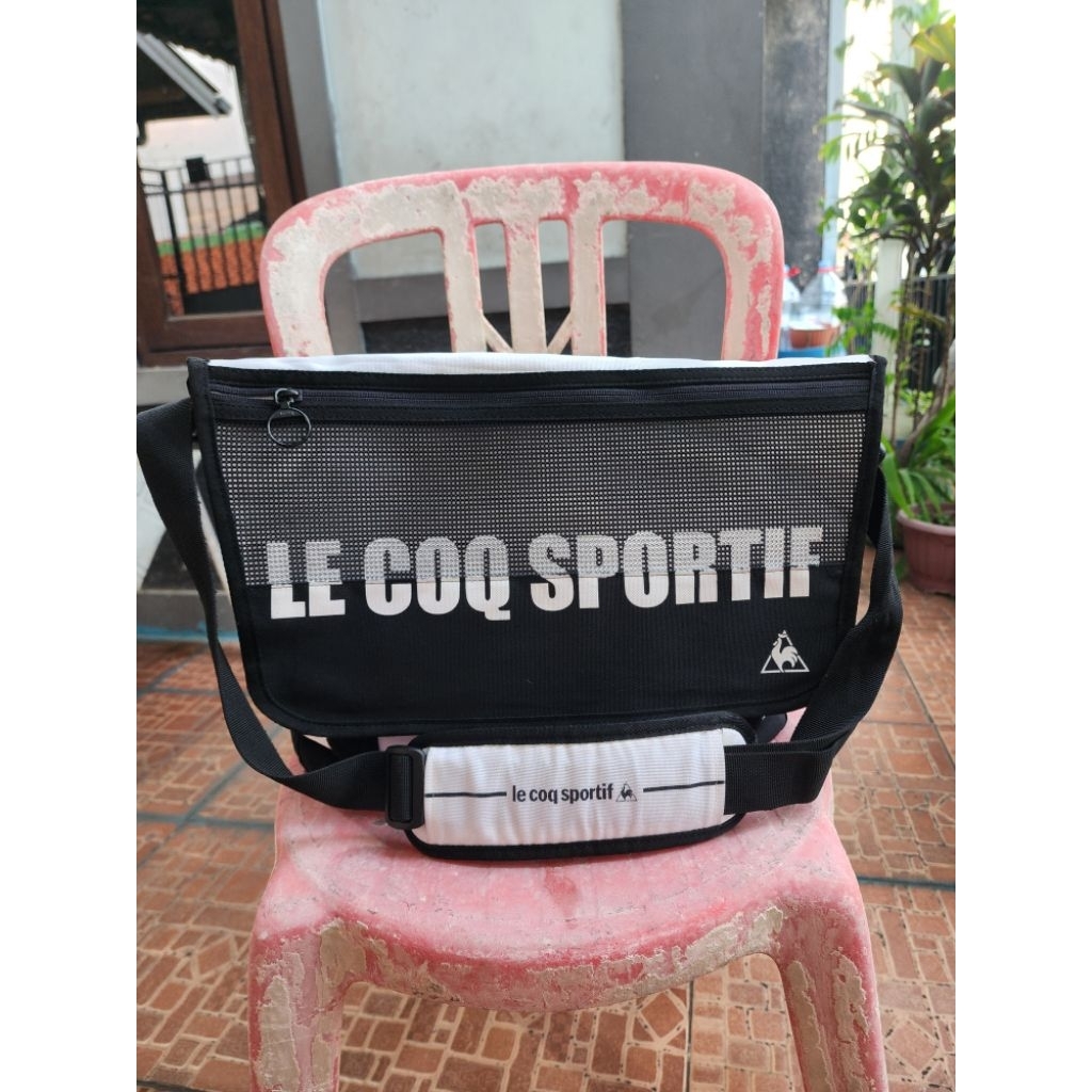 LE COQ SPORTIF MESSENGER SLING BAG BLACK & WHITE