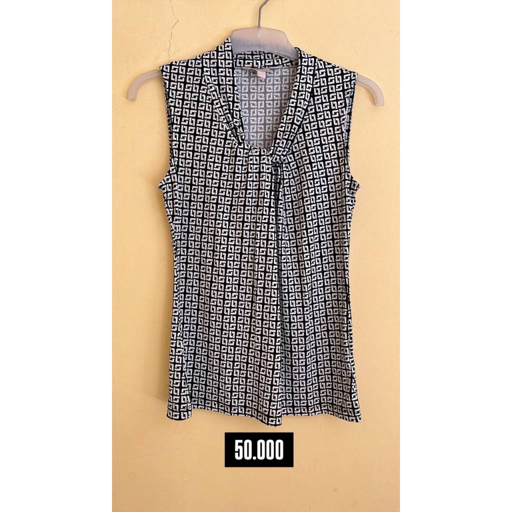 Blus Wanita Motif Kotak-Kotak Hitam Putih