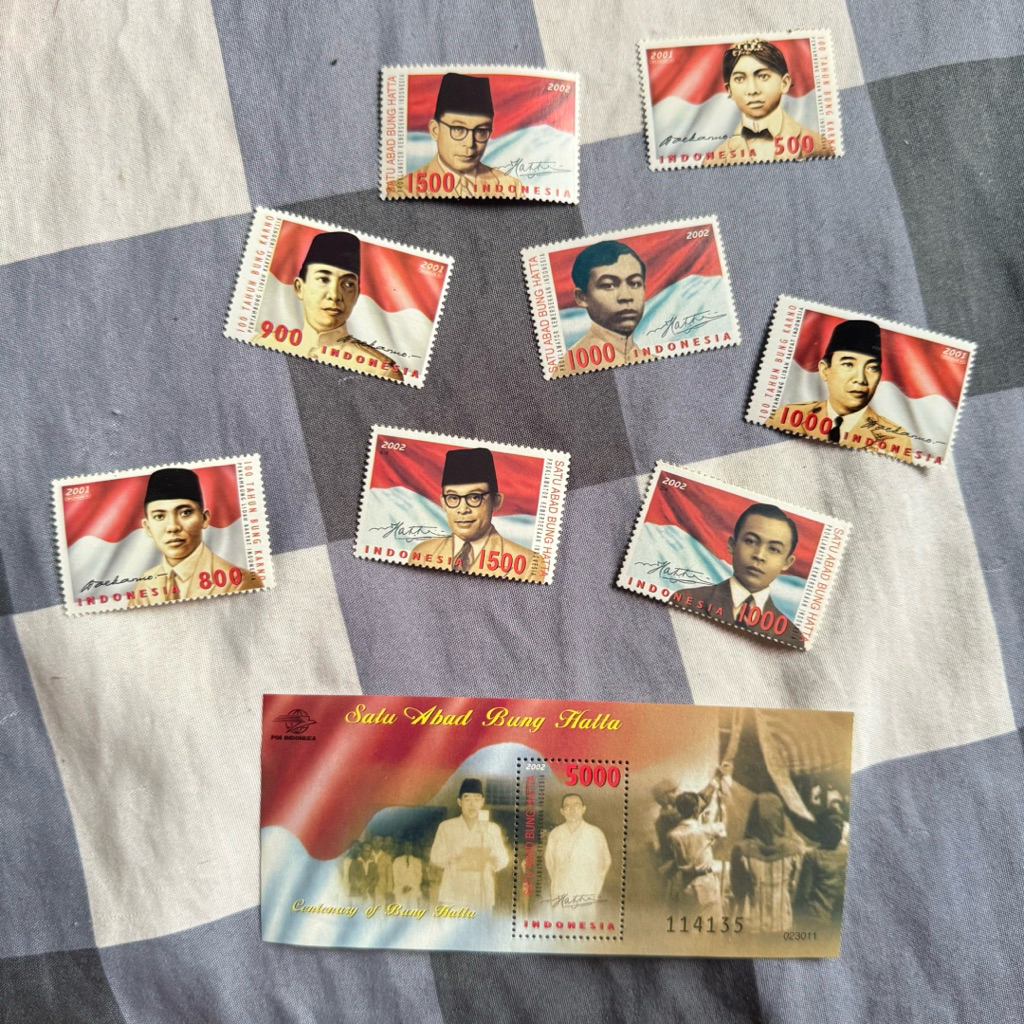 

[ ready stock ] Kartu Pos Stampel Pahlawan Limited Edition Soekarno Hatta jadul jaman dulu koleksi prangko perangko heroes stamp hero 2001 100 tahun bung karo postcard set card penyimpanan Satu Abad buku Century of Indonesia second preloved PL new kertas