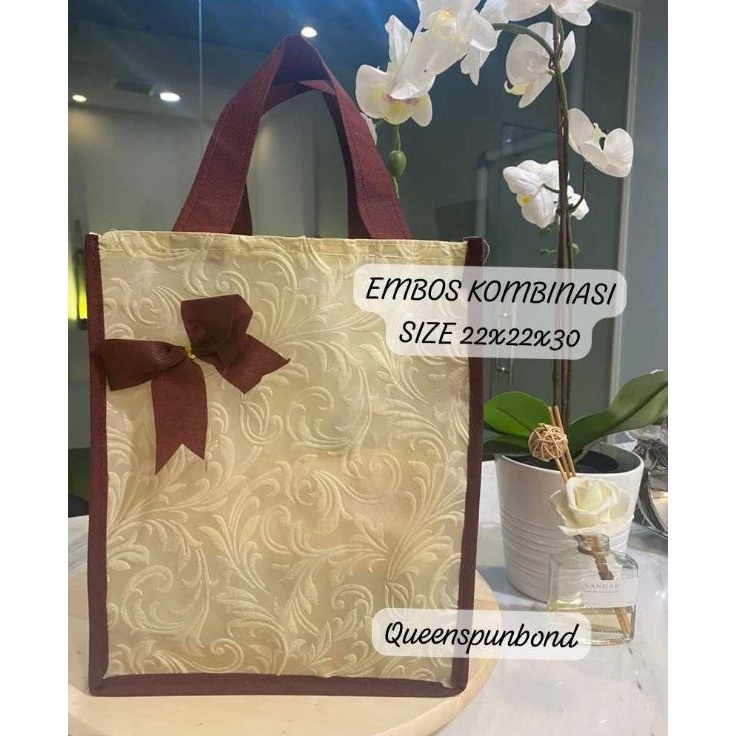 

Flash Sale Tas hajatan Embos Kombinasi uk22x22x3cm PxLxT Harga LUSIN isi 12pcs