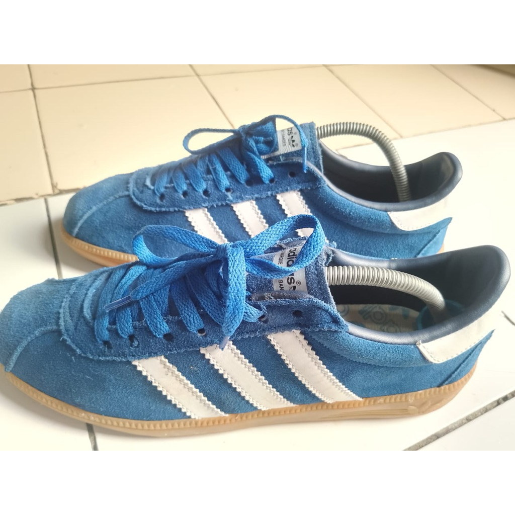 

SEPATU SECOND
