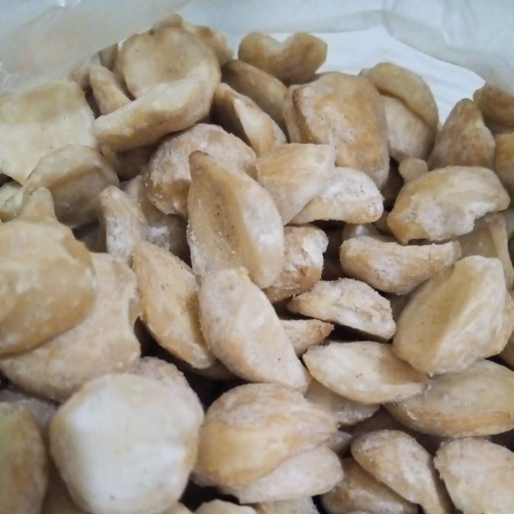 

Kemiri Pecah 2 | Kualitas Bagus & Ekonomis | Bumbu Dapur Harian | 250gr / 500gr / 1kg