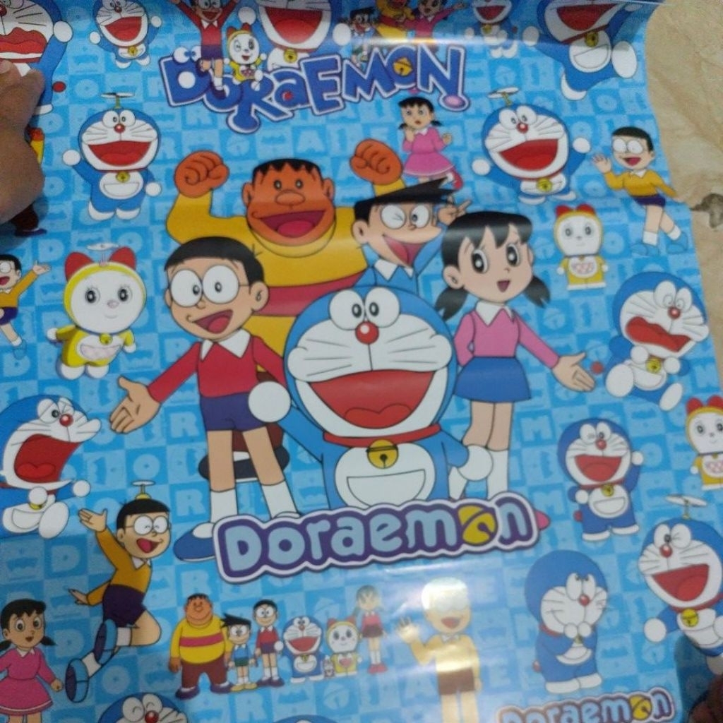 

kertas kado glossy doraemon