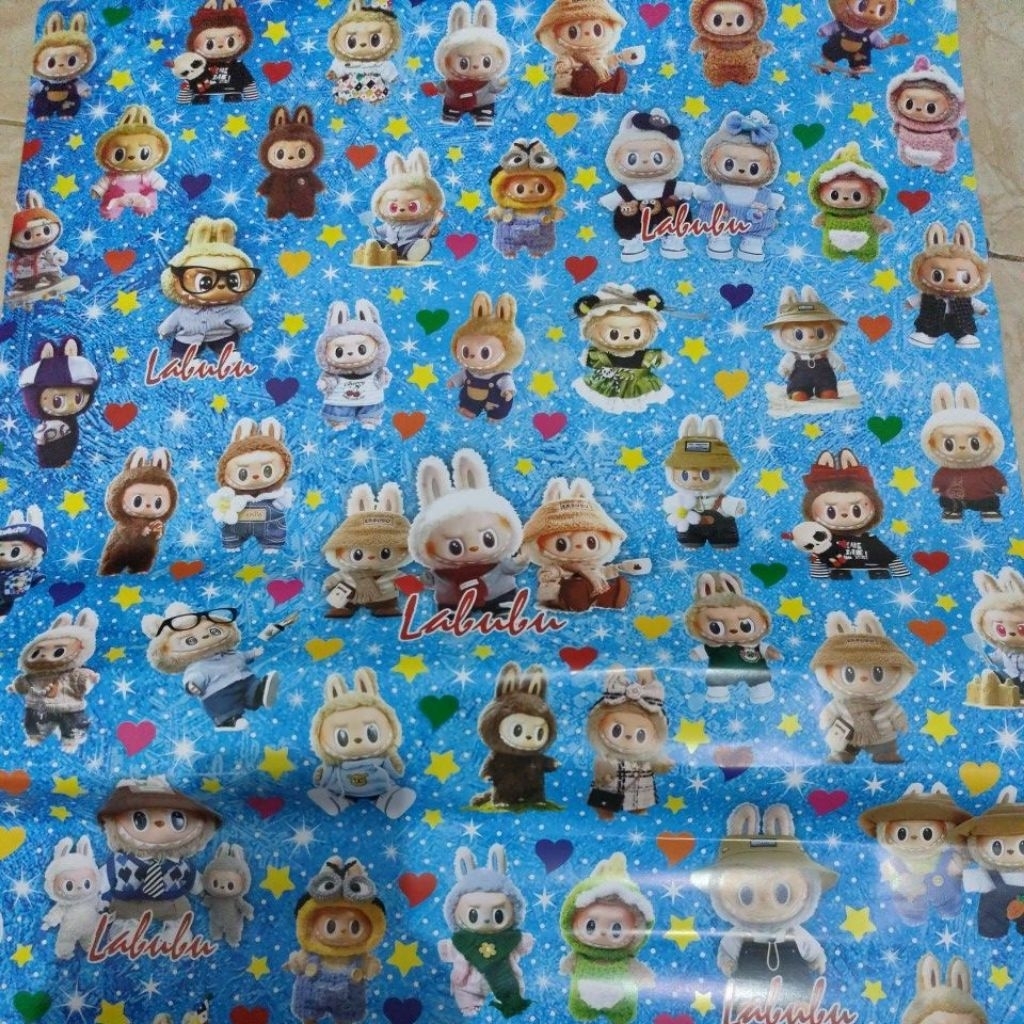 

kertas kado glossy gambar labubu 64x49