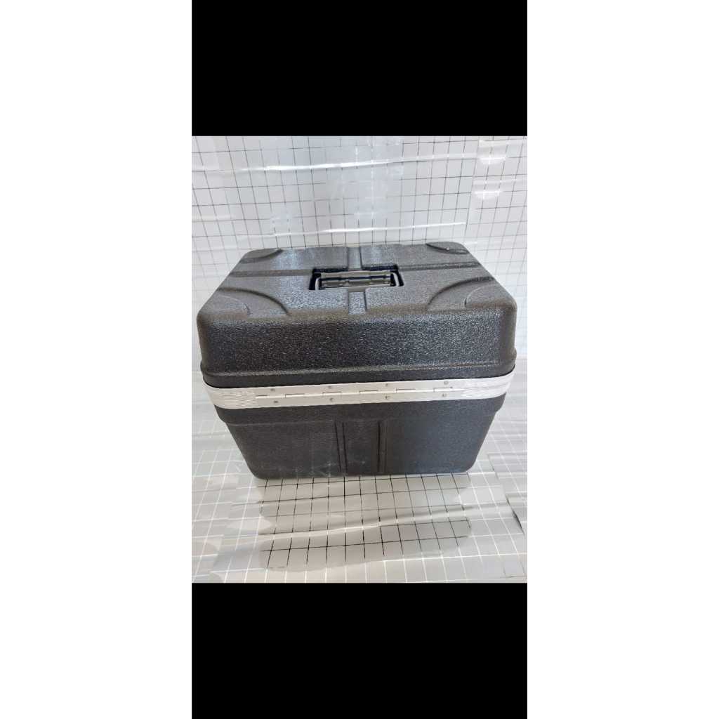 Hardcase bahan ABS khusus MIC isi 12 merek Beyer tipe MIC-12H