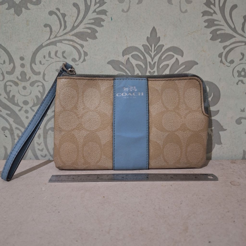 Clutch branded preloved