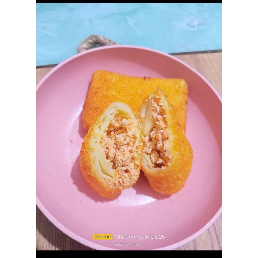 

Risol Ayam Suwir Pedas