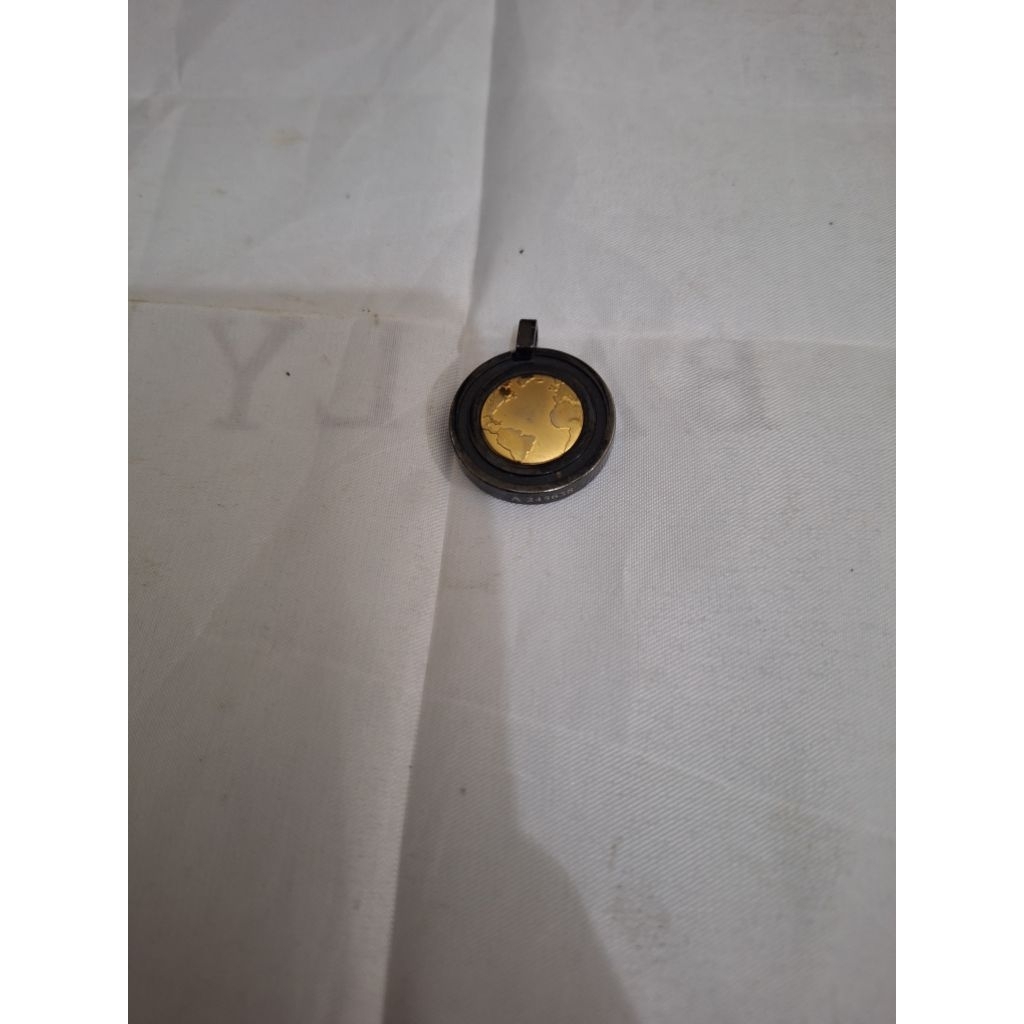 Liontin branded LSM black gold 
Kalung kesehatan 
Limited edition 
Barang terawat 
Pemakaian pribadi