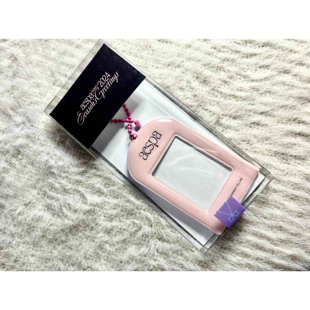 

Aespa Ningning 2024 Season Greetings ID Photo Keyring Set