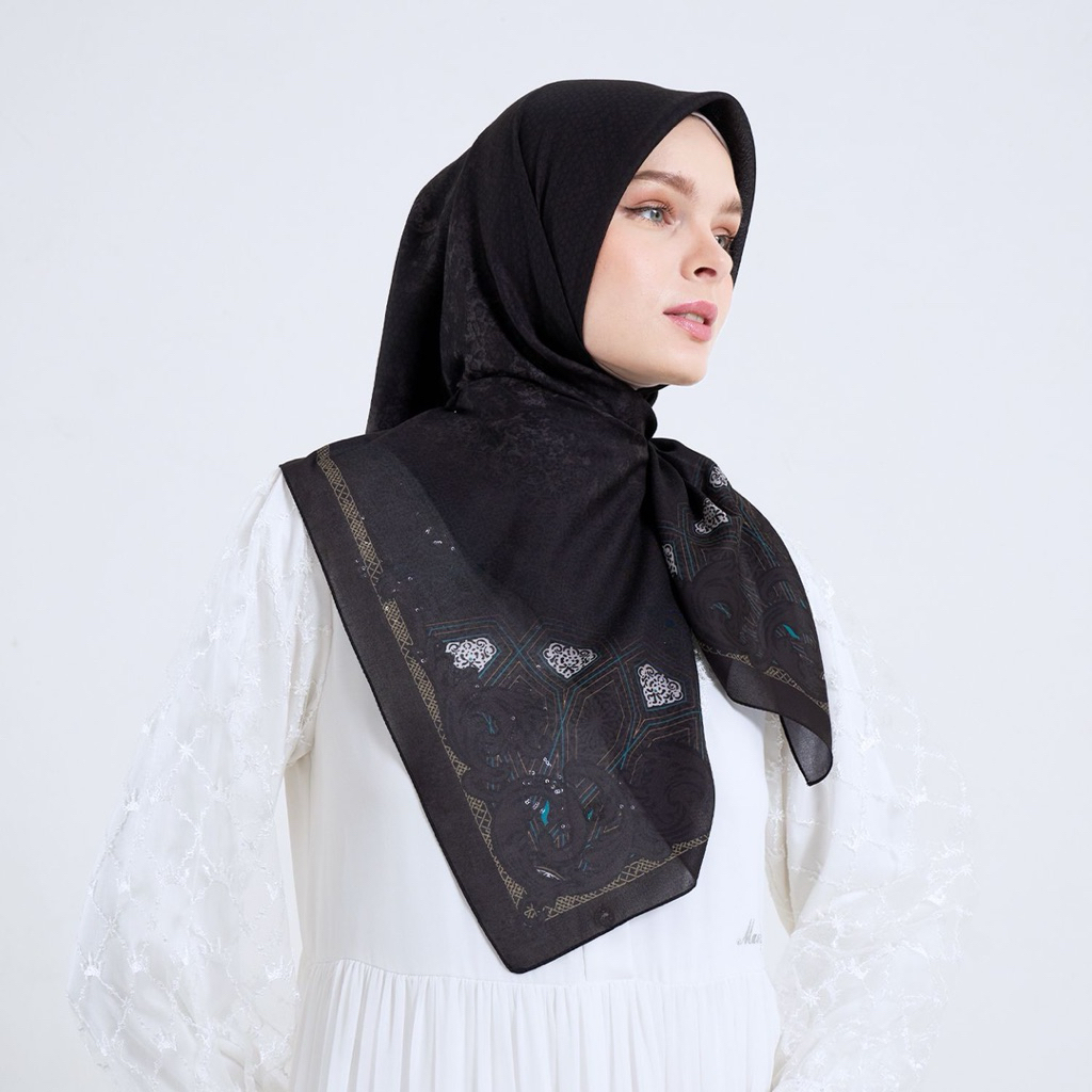 (BEST SELLER) Hijab Segi Empat Terbaru Mandjha By Ivan Gunawan