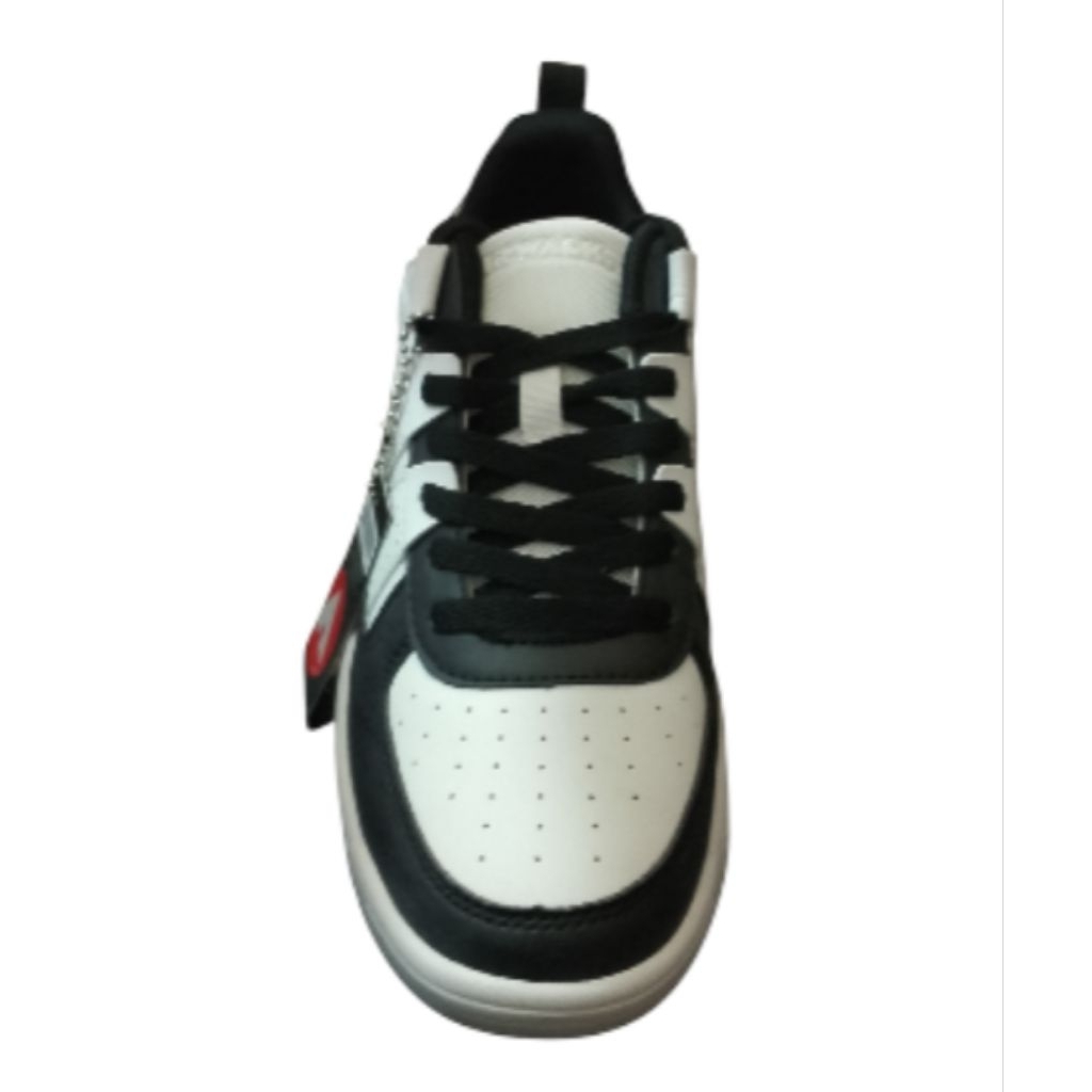 sepatu cowok airwalk warna hitam putih original