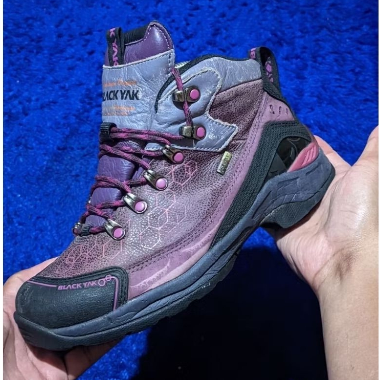 SEPATU GUNUNG HIKING BLACK YAK OUTDOOR THRIFT