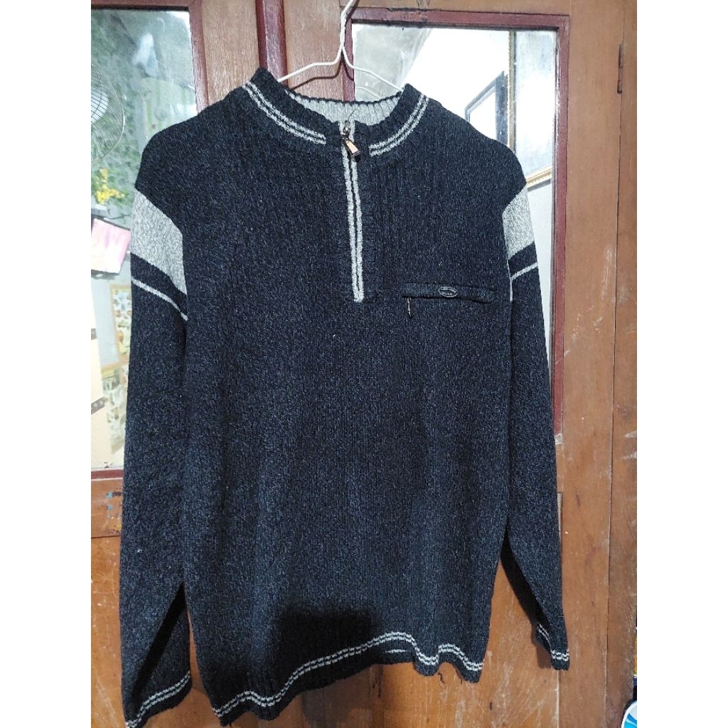 Preloved Sweater Rajut Tebal