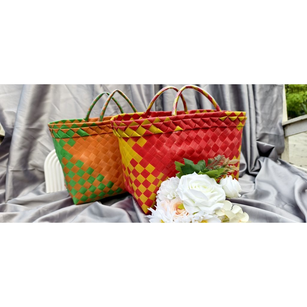 

Tas Souvenir Anyaman Plastik Emblek Sedang