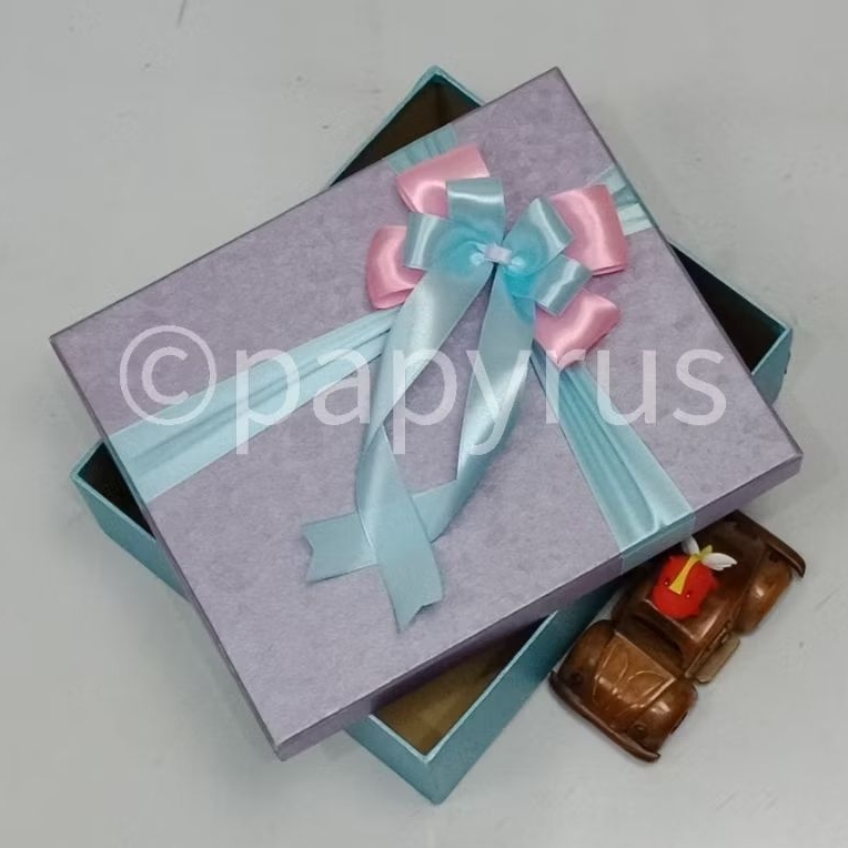 

PAPYRUS Kombinasi 22,5x27,5 Tinggi 5cm Kotak Kado Gift Box V3