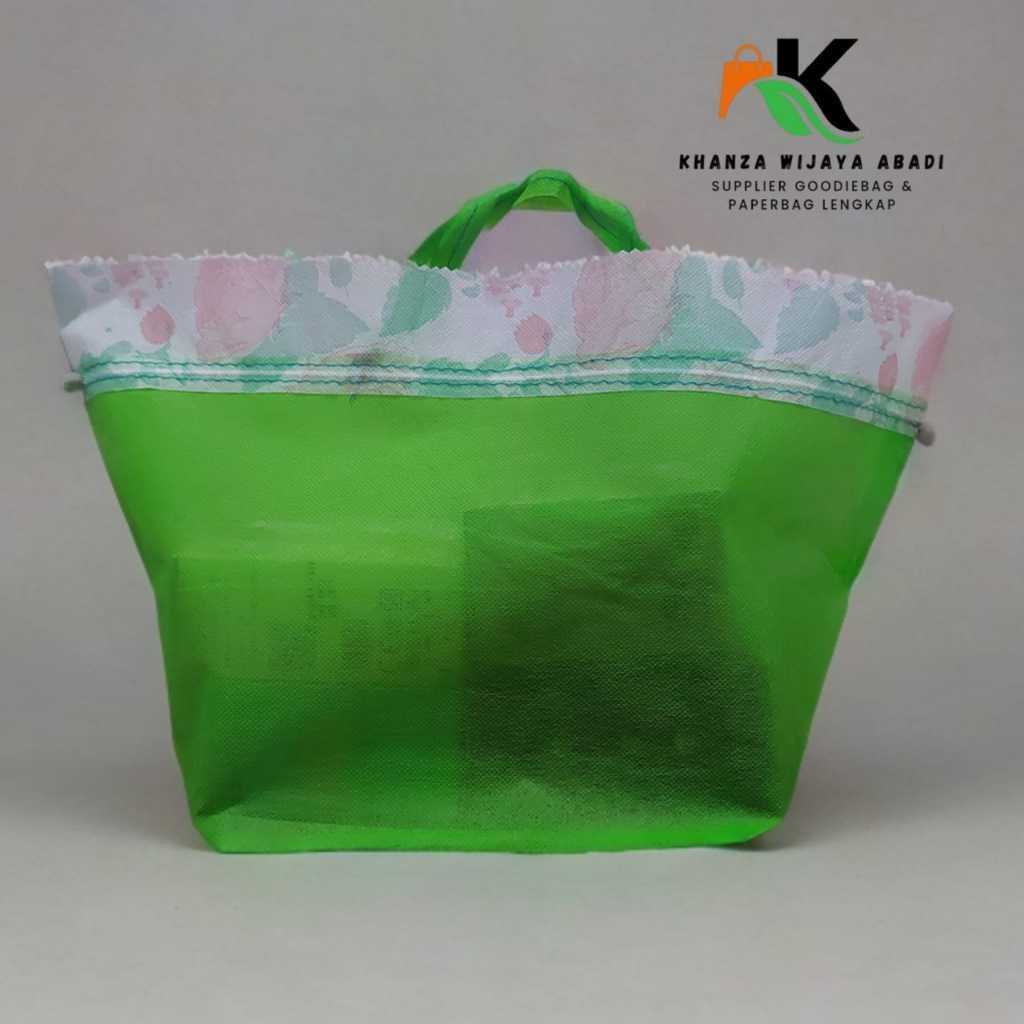 

Totebag Polos / Tas Serut 20x20 / Tas Kotak Nasi Hajatan Tas Besek Tas Serut / Harga Lusinan