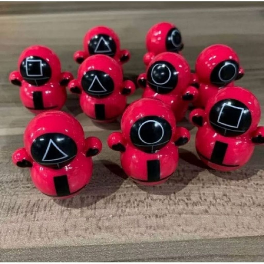 Mainan squid game mainan boneka goyang