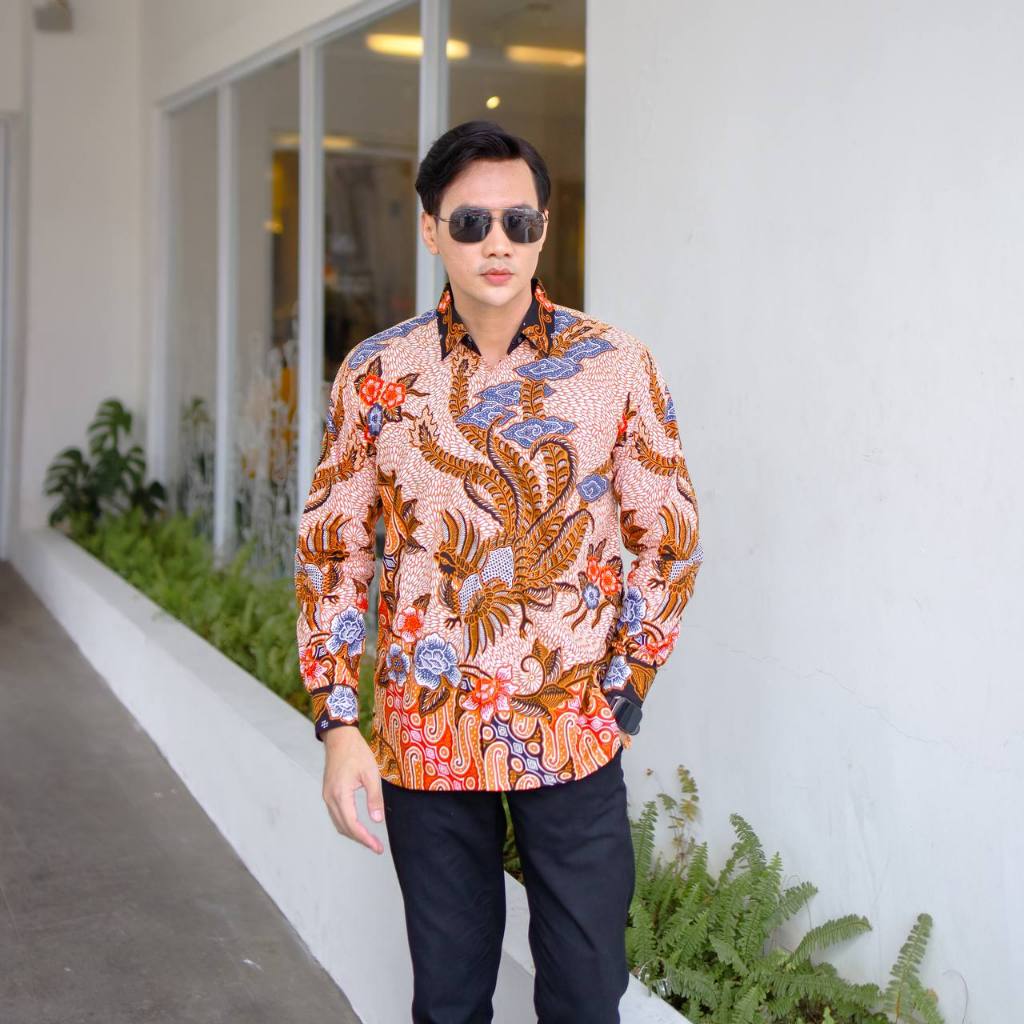 Benang Raja Kemeja Batik Primis Kombinasi Tulis Lapis Furing Pari Sebaran