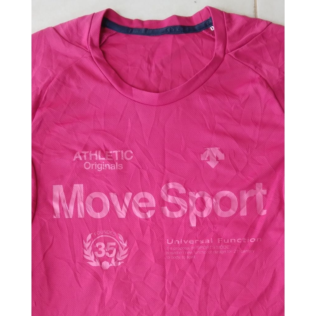 Descente Sport Tshirt Kaos Olahraga