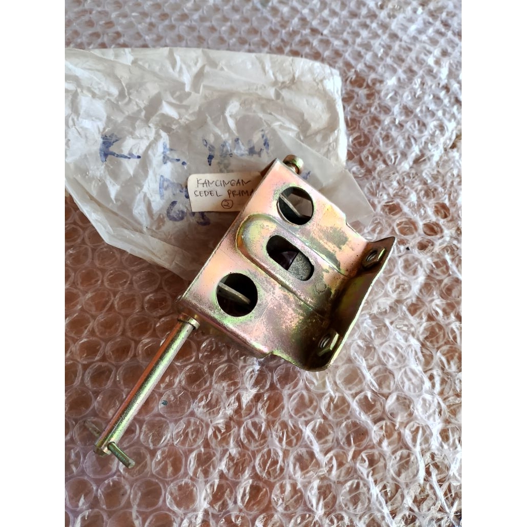 BRACKET BREKET ENGSEL LAWAN KUNCI SADEL JOG JOK ASTREA GRAND IMPRESSA LEGENDA ENGSEL KANCINGAN BRACK