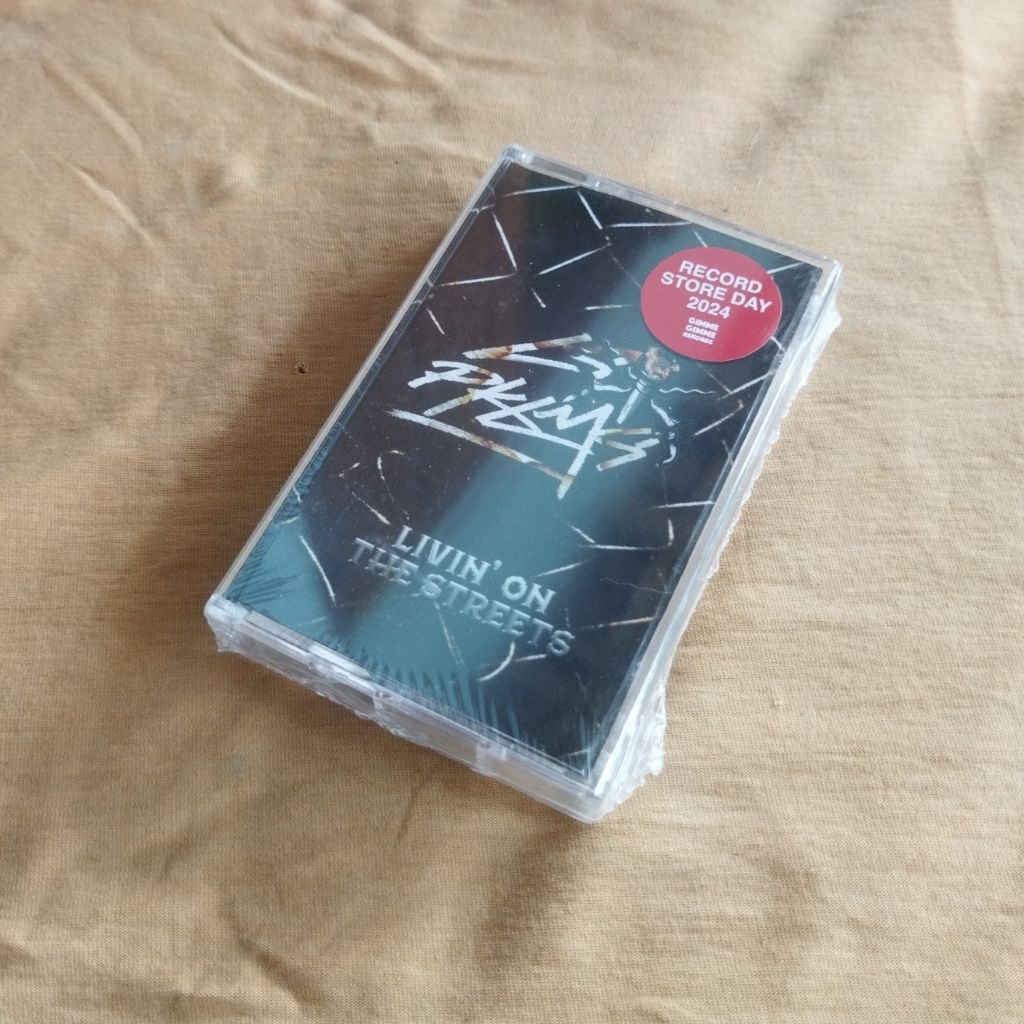 Kaset Los Pakualamos - Livin on the streets - Segel