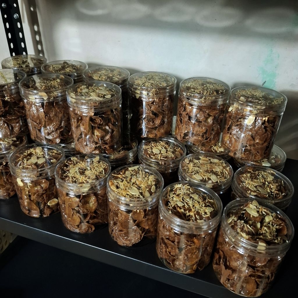 

Keripik pisang coklat almond cheese, enak gurih dan lezat, dijamin nagih