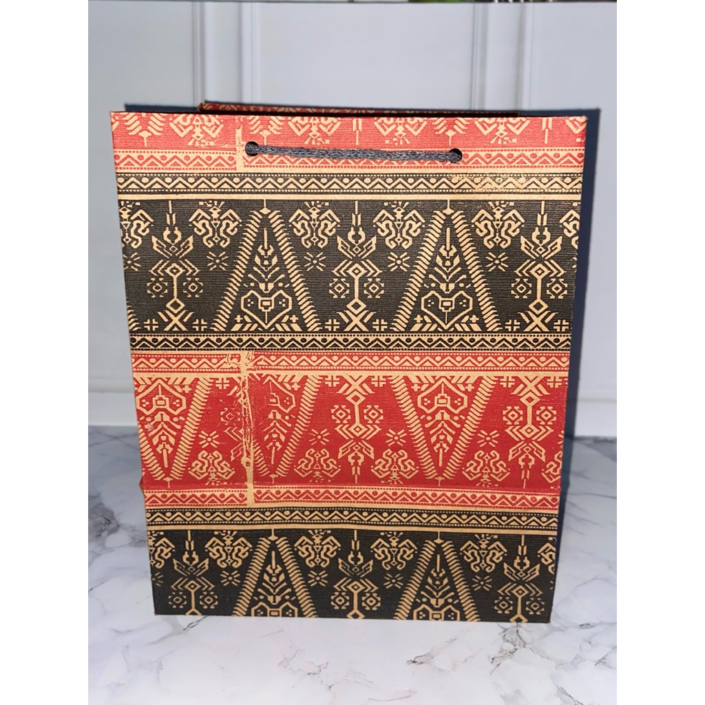 

Paperbag R.5 Batik Songket 2 Warna (18x13x22)