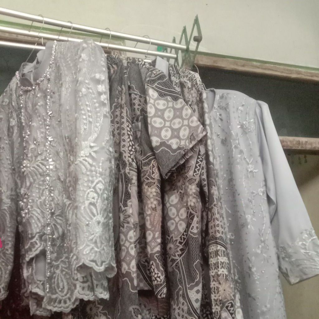 ardzaki couple keluarga,gamis, kebaya, kemeja.wisuda, tunangan brisdmaid.